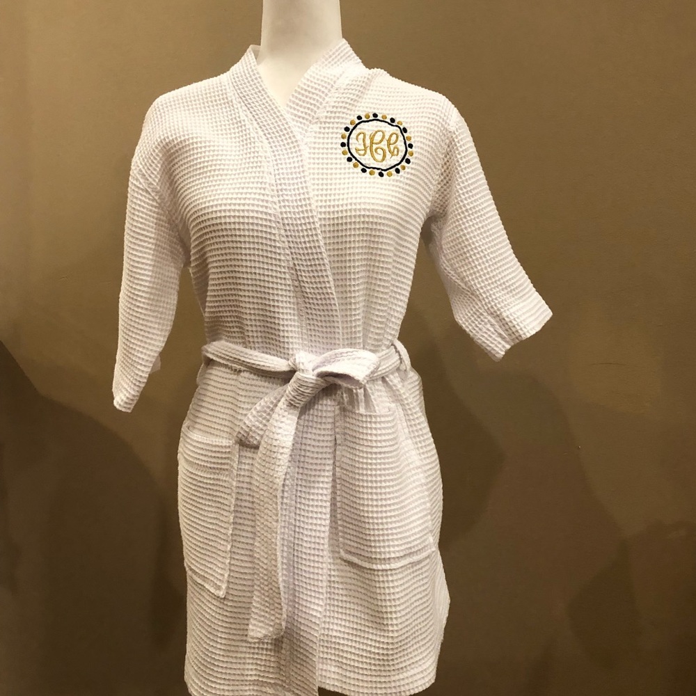 Turquaz White Waffle Weave Short Embroidered Robe, Size S/M